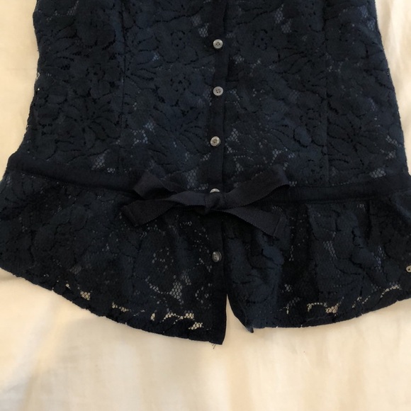 NWT Hollister navy lace peplum sleeveless blouse. Size XS. - Picture 3 of 9